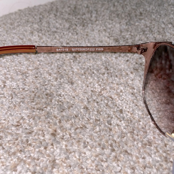 Women’s sunglasses 😎 - Picture 5 of 7
